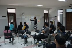 20210811083036.jpg - การประชุมเพื่อแลกเปลี่ยนเรียนรู้ (KM) ในหัวข้อ “แนวทางการปฏิบัติที่ดีด้านการจารจรและยานพาหนะ” | https://facagri.cmru.ac.th/web