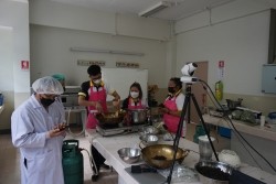 20210927022756.jpg - โครงการหนึ่งตำบลหนึ่งมหาวิทยาลัย กิจกรรมต้นแบบ “สวนเกษตรครูน้อยตามรอยพ่อ” | https://facagri.cmru.ac.th/web