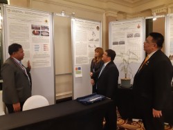 20231226132231(1).jpg - นำเสนอโปสเตอร์ในการประชุม ในหัวข้อ Bring Local to Global | https://facagri.cmru.ac.th/web