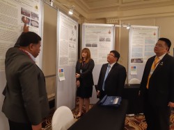 20231226132233(1).jpg - นำเสนอโปสเตอร์ในการประชุม ในหัวข้อ Bring Local to Global | https://facagri.cmru.ac.th/web