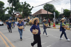 20240706140934.jpg - ขบวนพาเหรด 100 ปี CMRU Carnival | https://facagri.cmru.ac.th/web