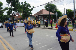 20240706140936.jpg - ขบวนพาเหรด 100 ปี CMRU Carnival | https://facagri.cmru.ac.th/web