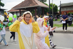 20240706140949.jpg - ขบวนพาเหรด 100 ปี CMRU Carnival | https://facagri.cmru.ac.th/web