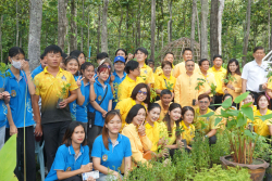 20240710200017(5).jpg - ร่วมเทิดพระเกียรติ พระบาทสมเด็จพระเจ้าอยู่หัว และการปลูกต้นไม้ถวายเป็นพระราชกุศล | https://facagri.cmru.ac.th/web