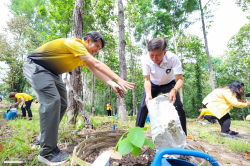 20240710200017.jpg - ร่วมเทิดพระเกียรติ พระบาทสมเด็จพระเจ้าอยู่หัว และการปลูกต้นไม้ถวายเป็นพระราชกุศล | https://facagri.cmru.ac.th/web