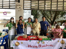 20241211151744.jpg - กิจกรรม “The Christmas Tree Light Up” ส่งเสริมการเรียนรู้วัฒนธรรมนานาชาติ | https://facagri.cmru.ac.th/web