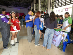 20241211151745.jpg - กิจกรรม “The Christmas Tree Light Up” ส่งเสริมการเรียนรู้วัฒนธรรมนานาชาติ | https://facagri.cmru.ac.th/web