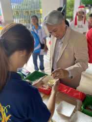 20241211151748.jpg - กิจกรรม “The Christmas Tree Light Up” ส่งเสริมการเรียนรู้วัฒนธรรมนานาชาติ | https://facagri.cmru.ac.th/web