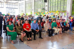 20241212151524.jpg - กิจกรรม “The Christmas Tree Light Up” ส่งเสริมการเรียนรู้วัฒนธรรมนานาชาติ | https://facagri.cmru.ac.th/web