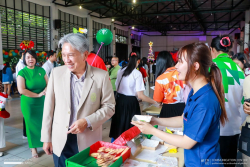 20241212151525(2).jpg - กิจกรรม “The Christmas Tree Light Up” ส่งเสริมการเรียนรู้วัฒนธรรมนานาชาติ | https://facagri.cmru.ac.th/web