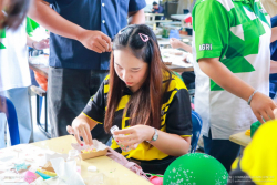 20241212151525(3).jpg - กิจกรรม “The Christmas Tree Light Up” ส่งเสริมการเรียนรู้วัฒนธรรมนานาชาติ | https://facagri.cmru.ac.th/web