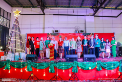 20241212151526.jpg - กิจกรรม “The Christmas Tree Light Up” ส่งเสริมการเรียนรู้วัฒนธรรมนานาชาติ | https://facagri.cmru.ac.th/web