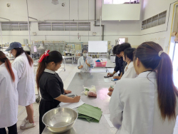 20250204092112(2).jpg - ปฏิบัติการแปรรูปแหนมหมู | https://facagri.cmru.ac.th/web