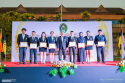 20250306140333.jpg - พิธีรับ-ส่งมอบหน้าที่ให้กับผู้นำนักศึกษา และพิธีมอบเกียรติบัตรผู้นำนักศึกษา ประจำปีการศึกษา 2567 และ 2568 | https://facagri.cmru.ac.th/web