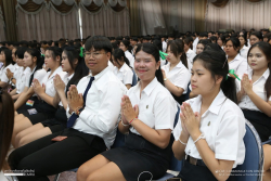 20250614161958.jpg - กิจกรรมปฐมนิเทศนักศึกษาใหม่ พิธีอัญเชิญตราพระราชลัญจกร และมอบเข็มตราพระราชลัญจกร ประจำปีการศึกษา 2568 | https://facagri.cmru.ac.th/web