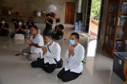 20220711084114.jpg - ถวายเทียนพรรษา ประจำปี 2565 | https://facagri.cmru.ac.th/web